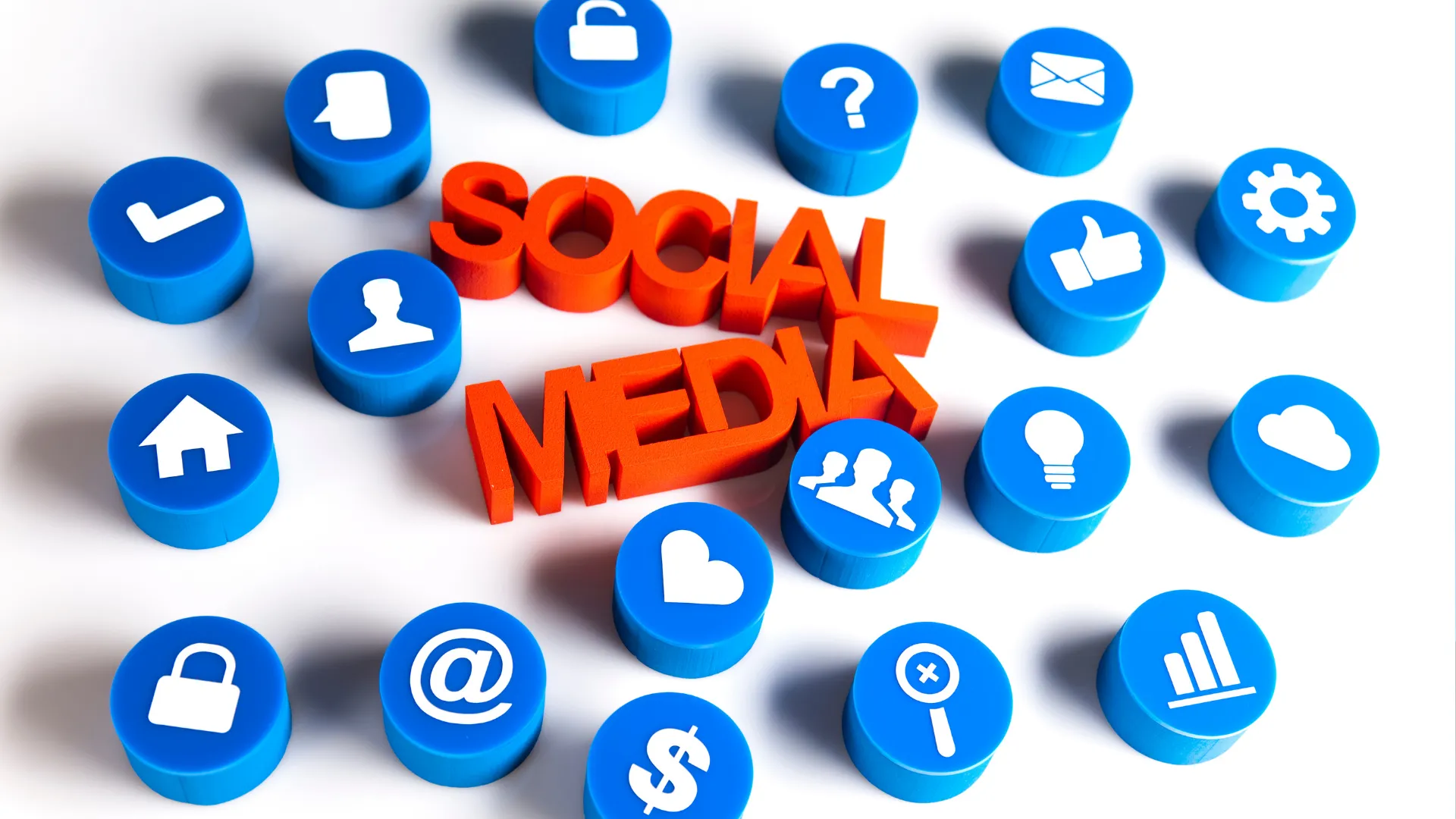 Social media marketing strategy with popular social media apps and management tools